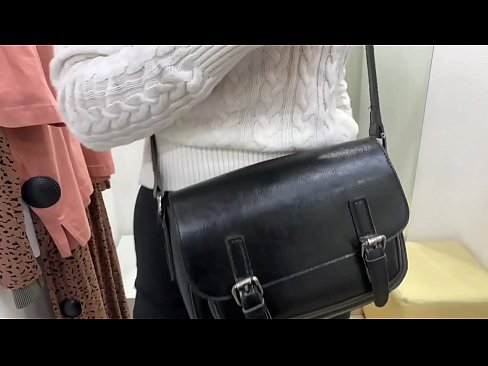 ❤️ Ëffentlech Masturbatioun vu jonke Bitch FeralBerry mat engem Dildo am Fittingsraum ❤️ Sexvideo op lb.watchhentai.ru ️❤