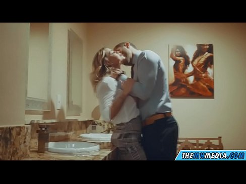 ❤️ Wann eng Busty Blond Iech an engem ëffentlechen Toilette verféiert ❤️ Sexvideo op lb.watchhentai.ru ️❤
